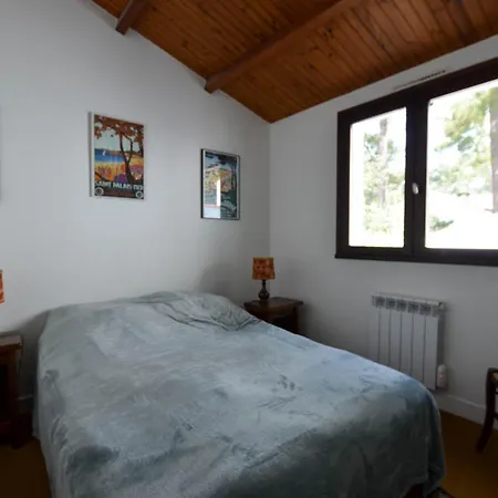 Charmante Mitoyenne Pour 4 Pers. Avec Patio, Terrasse Et Parking Prive Pres Plages Et Centre - Fr-1-705-53 Les Mathes